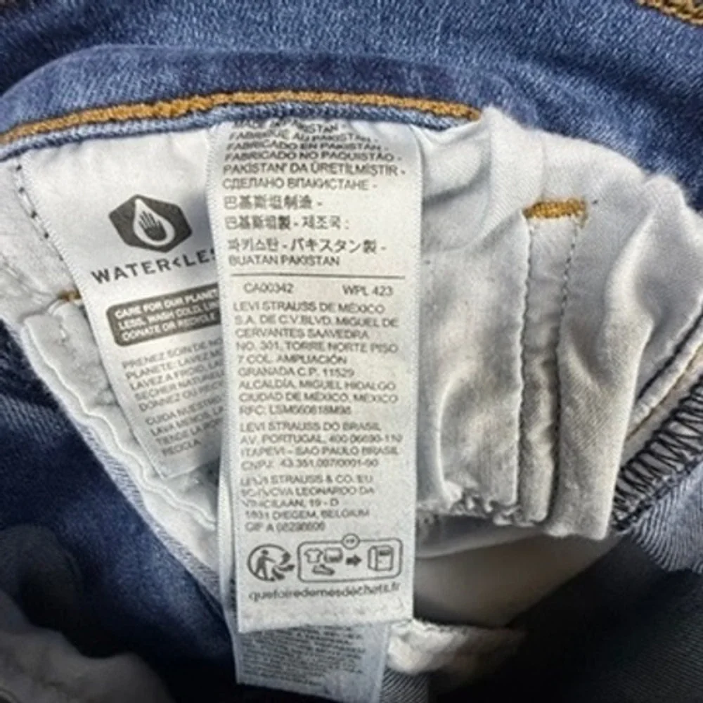 Levis 720 High Rise Super Skinny Distressed Blue Jeans Womens 26x32 52797-0396